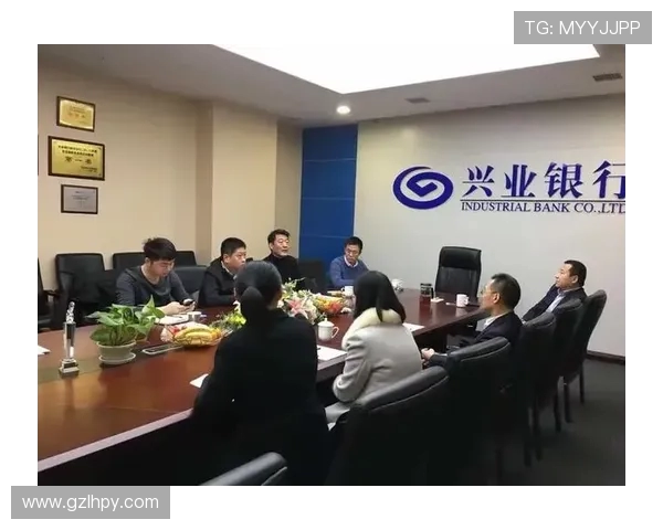 重庆足球队与西安足球队赛后状态分析与复盘总结